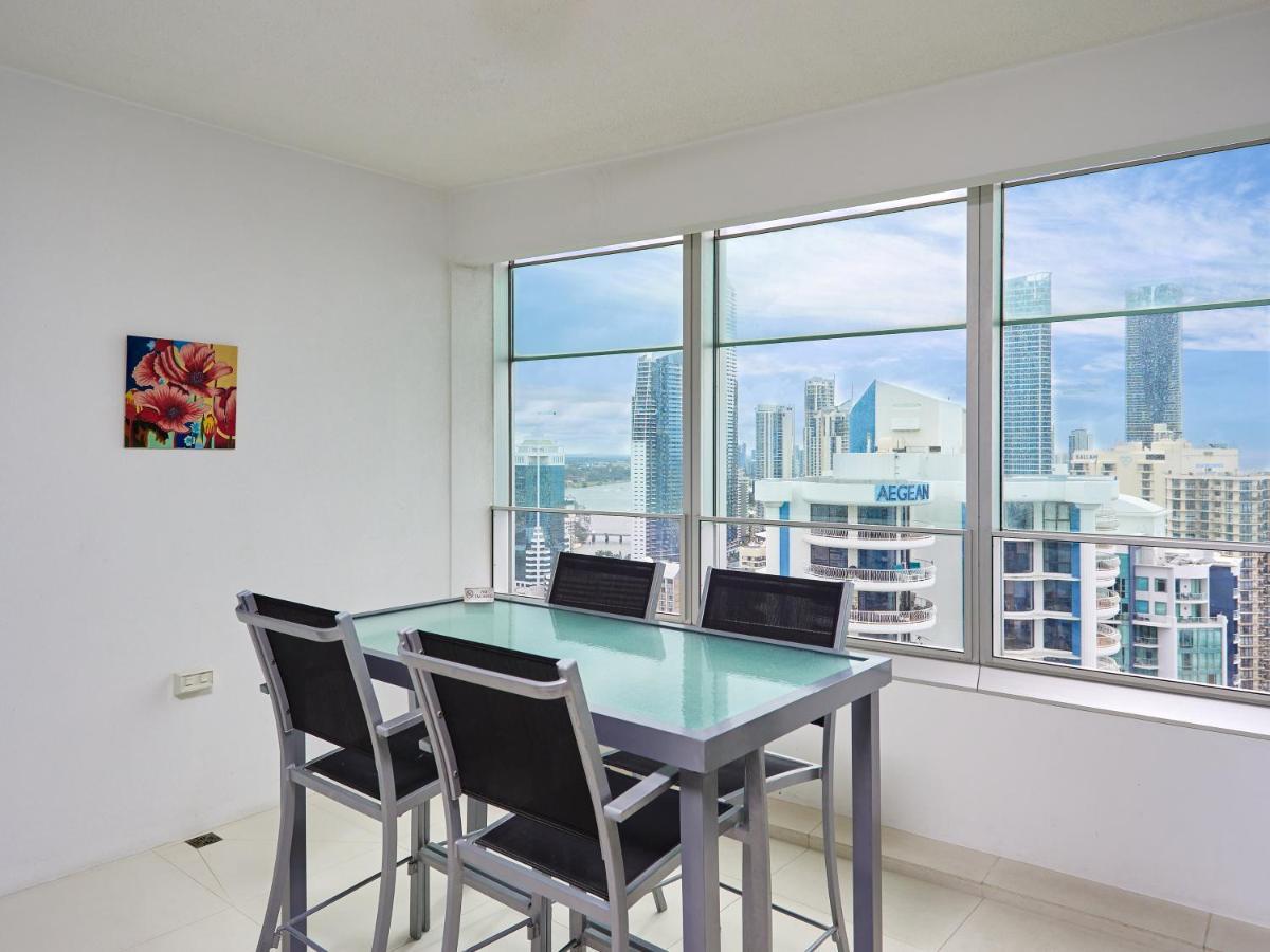 Serain Residences On 9 Hamilton Avenue โกลด์โคสต์ ภายนอก รูปภาพ