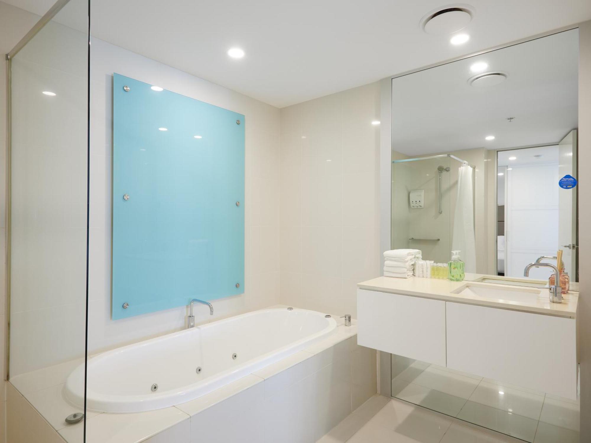 Serain Residences On 9 Hamilton Avenue โกลด์โคสต์ ภายนอก รูปภาพ