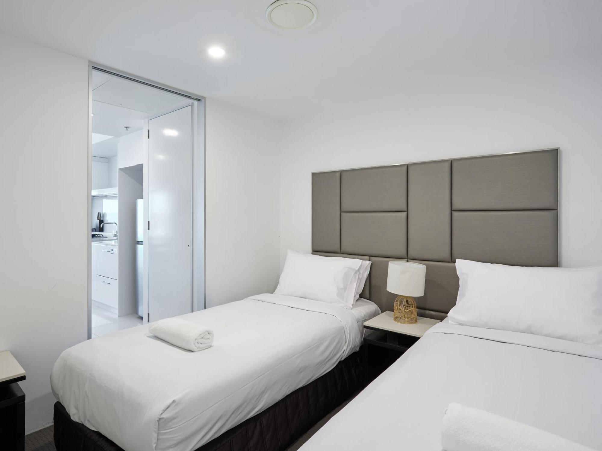 Serain Residences On 9 Hamilton Avenue โกลด์โคสต์ ภายนอก รูปภาพ