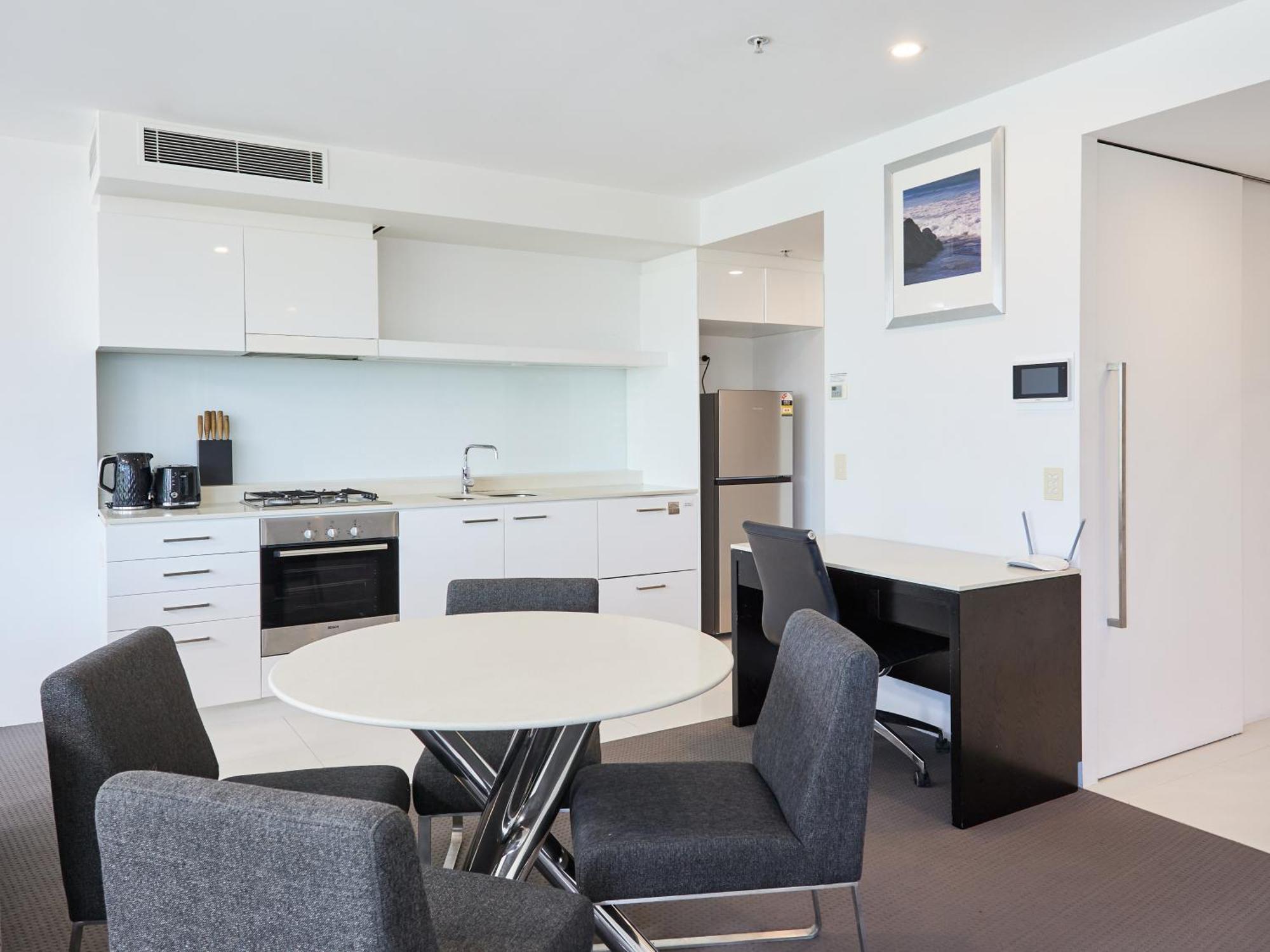 Serain Residences On 9 Hamilton Avenue โกลด์โคสต์ ภายนอก รูปภาพ
