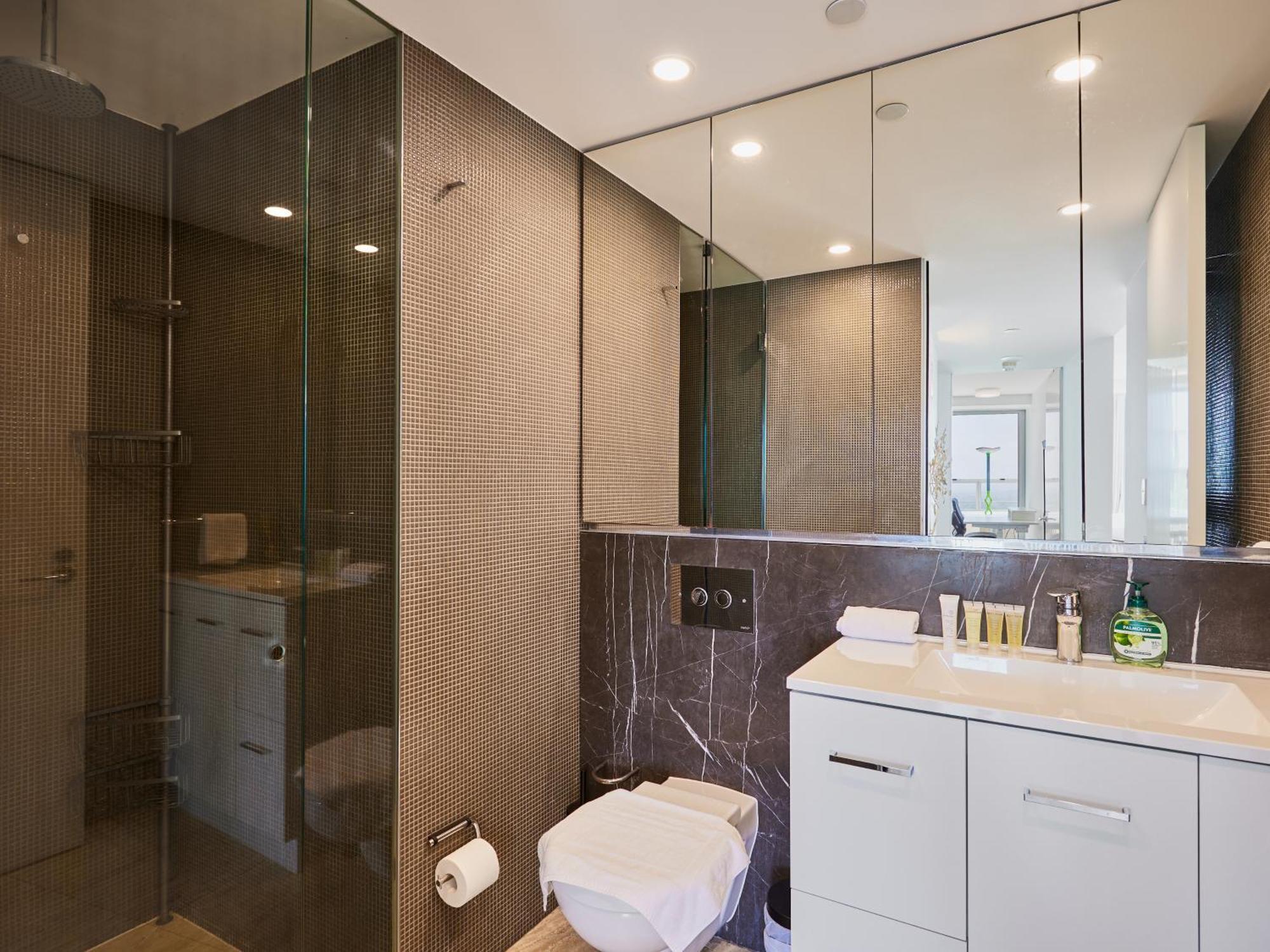 Serain Residences On 9 Hamilton Avenue โกลด์โคสต์ ภายนอก รูปภาพ