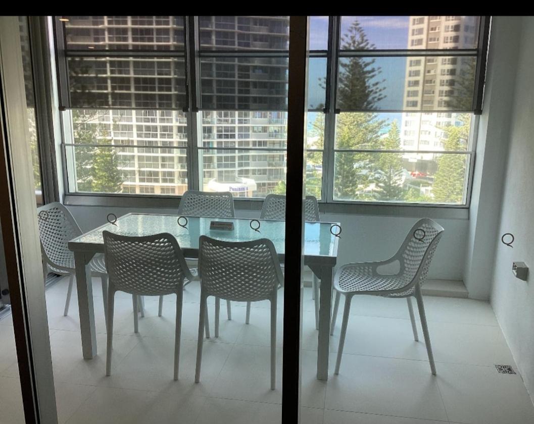 Serain Residences On 9 Hamilton Avenue โกลด์โคสต์ ภายนอก รูปภาพ